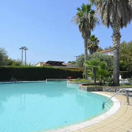فندق Holiday Beach سيريلا
