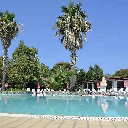 Holiday Beach 3* سيريلا